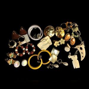 ‎Vintage large lot of earrings